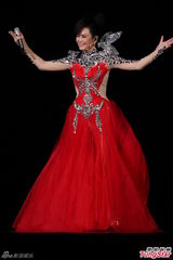 组图：江蕙演唱会造型似黄金圣衣 舞台绚丽迷幻