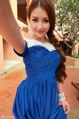 组图：孙敬媛抹胸礼裙性感 露白色透明护胸