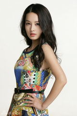 组图：林申李沁荧幕情侣写真绽放笑容