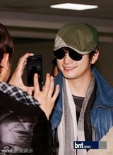 组图：朴施厚巡回见面会日本启动 苦练歌舞谢粉丝