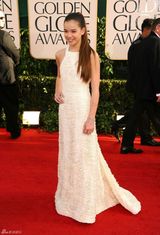 高清图：海莉-斯坦菲尔德少女初长成 纯白长裙出镜