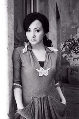 高清图：陶红户外唯美写真 淡雅素净显东方神韵