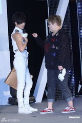 组图：LOLLIPOP F专辑庆功大秀舞技 公布择偶标准