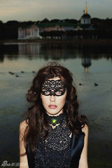 组图：超模Viktoriya写真半裸上阵 电眼迷人