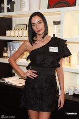 组图：范姜撤销控罪神清气爽 Lisa S期待与老公团聚