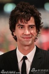 高清：《未来》首映礼 女导演米兰达挽两男走红毯