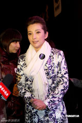 幻灯组图：李冰冰履行熄灯承诺 向旱灾地区捐20万元