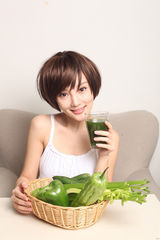 幻灯图集：李小璐写真清新自然 显居家健康之美