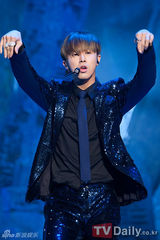 组图：东方神起等热歌劲舞助阵韩KM台新节目