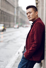 组图：于小伟欧洲写真 演绎街头转角绅士