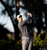 高清图：伍兹丑闻曝光后首次亮相 展招牌笑容