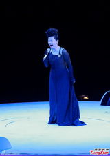 组图：叶德娴献唱见好就收 尾场开唱致敬张国荣