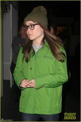 组图：27岁出柜女星艾伦-佩姬亮绿色外衣抢眼