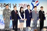 组图：韩星玄彬17年存款35亿韩元 荣获总统表彰