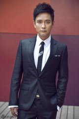 组图：谢君豪型男写真展露儒雅气质