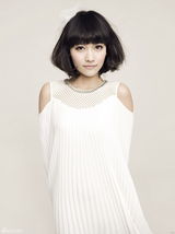 组图：孙骁骁感情甜蜜 写真曝光清新可人