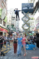 组图：庄思敏露半球抢镜 李思捷给春卷二百分