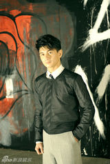 组图：吴奇隆巴黎时装周封王 获时尚评论教母盛赞