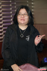 组图：萧敬腾安全升级 邱黎宽派六保鏢贴身护主