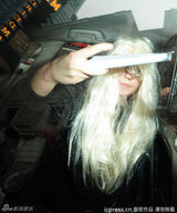 组图：阿曼达拜恩斯高空抛物被捕 蓬头垢面狼狈