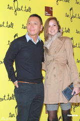 组图：谢霆锋贺杨受成之子开店 否认开个唱传闻