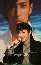 幻灯图集：玉木宏访韩新闻发布会 为演唱会做宣传