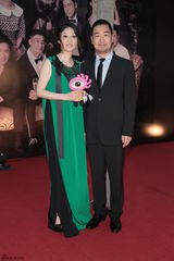 组图：金像奖红毯星光灿烂 众星持小新齐卖萌