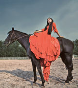 《杀狼花》卫小雨红裙写真