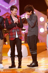 幻灯图：林峰帅气现身《劲歌金曲》 古巨基另类时尚