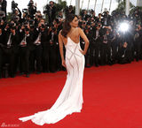 高清组图：《锈与骨》首映 伊娃V领白裙险走光