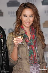 组图：李玟婚后首度到台湾预告暑假推新辑