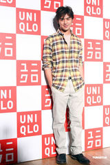 组图：陈柏霖携手陈意涵亮相代言清新时尚