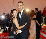 高清组图：伊娃-朗格利亚和NBA球星老公秀恩爱