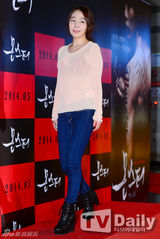 组图：李妍熙郑丽媛等靓装助阵《Monster》试映