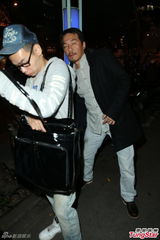 组图：陆川戴立忍曾宝仪等现身张震婚礼