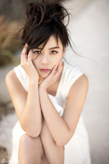 组图：袁姗姗性感白裙写真曝光 清秀婉约风独具魅力