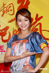 幻灯图：《纪晓岚》香港宣传 杨千嬅为张国立泡茶