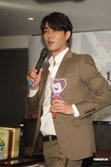 组图：车胜元台湾举行粉丝会 称最佳爱情是家人