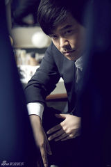 组图：陈思成胡渣写真显睿智导演范 万象影展摘男配