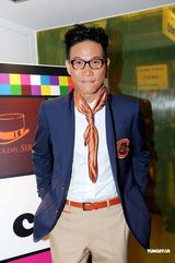 幻灯图：方力申辟谣“方邓恋” 黎明捧场时装店