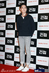 组图：金明敏新片《间谍》首映 金有贞等众星助阵