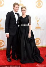 组图：《贝茨旅馆》女星维拉-法米加亮相艾美