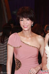 组图：无线46周年台庆亮灯 小生花旦齐出动