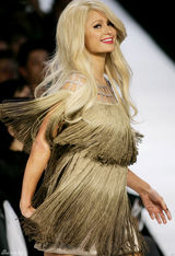 高清组图：帕丽斯-希尔顿巴西时装周上客串走秀