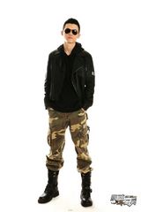 组图：《麻辣女兵》男一号曝光 桀骜少年俊朗帅气