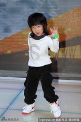 组图：《爱情睡醒了》发布会 戚薇领衔崩溃四角恋