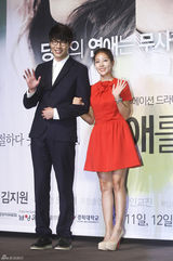 独家高清：《期待恋爱》发布 宝儿红裙清纯可爱