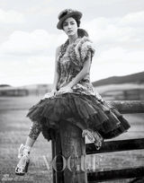 幻灯图：金泰熙田园写真清新自然 化身牧羊女美艳依旧