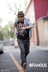 组图：黄海波疯帽子写真 休闲装扮展野性魅力