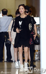 组图：T-ara结束日本活动大秀6人6色机场时尚